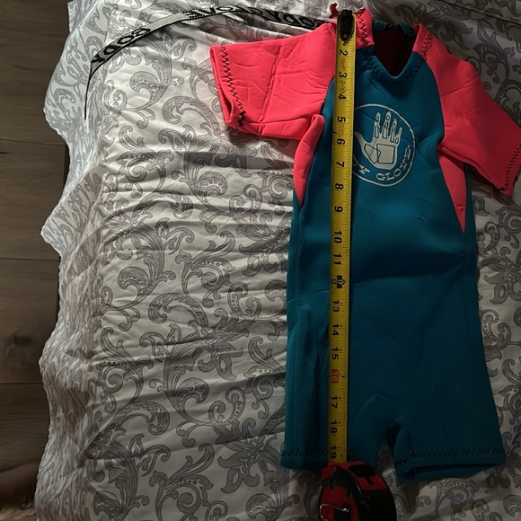 Body glove wetsuit child used for a photo shoot once - Picture 6 of 9